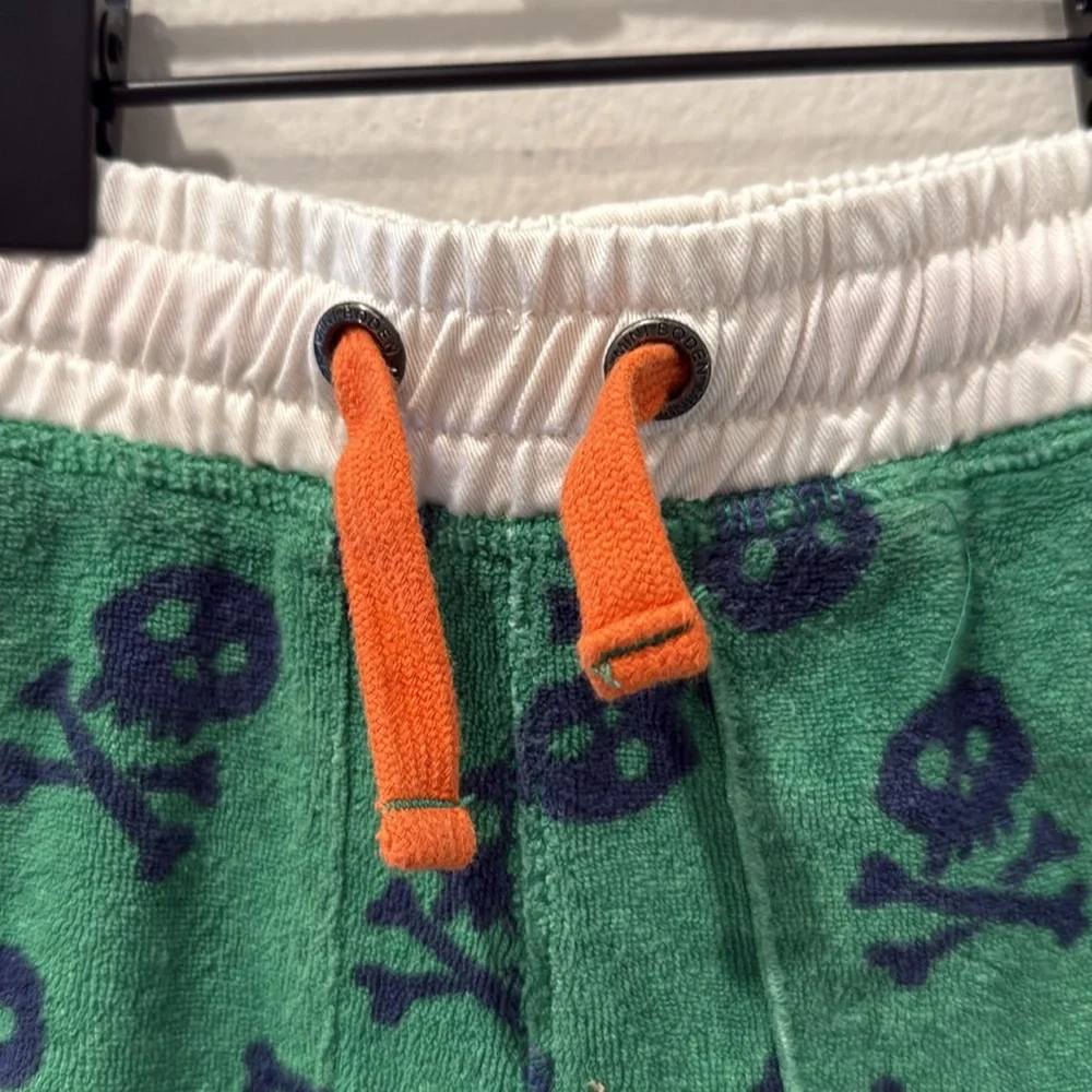 Mini Boden French Terry Green Baggies Shorts with‎ Blue Skull Pattern Size 18M